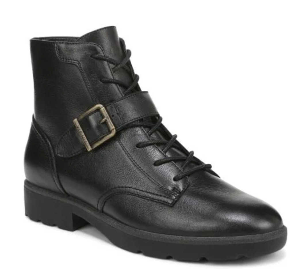 best-travel-shoes-womens-leather-boots