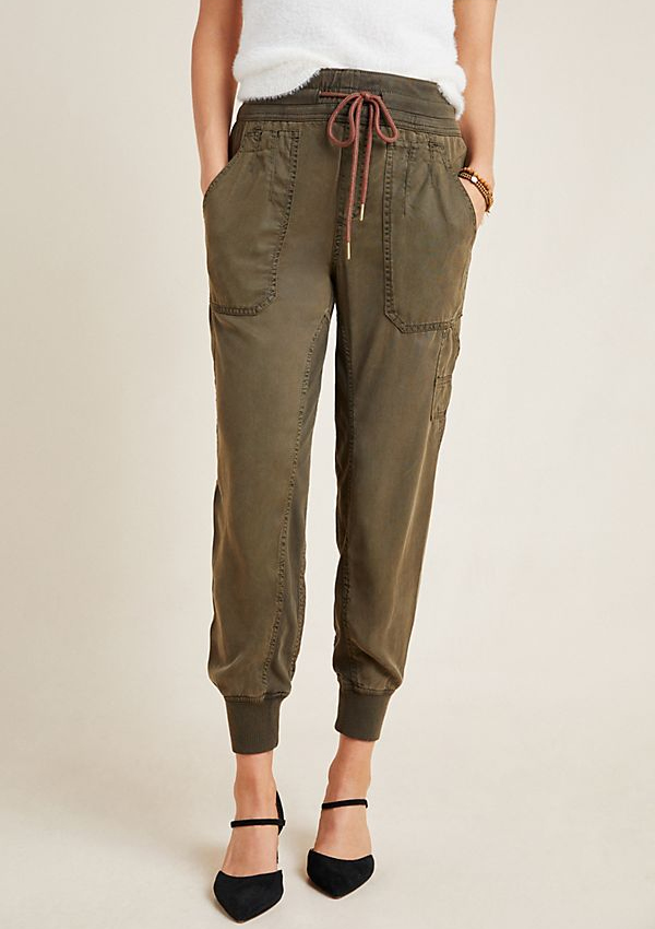 khaki joggers womens outfit