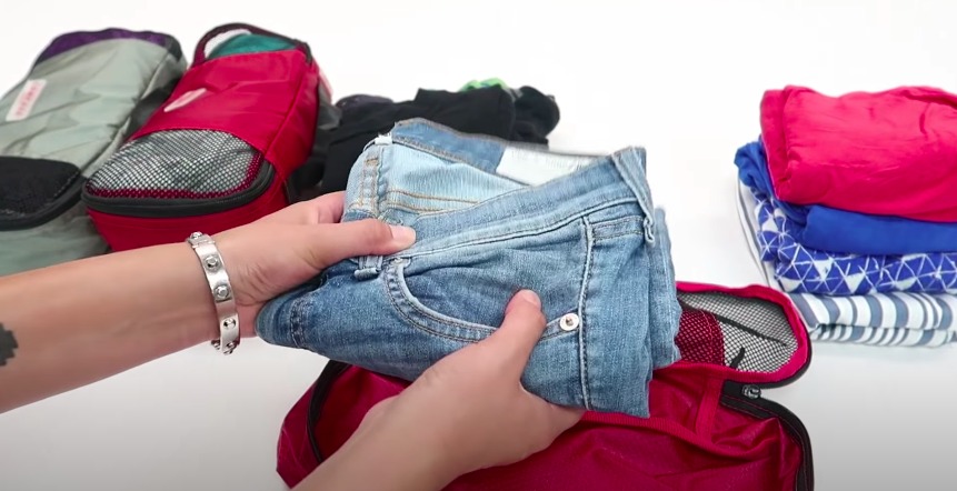 folding-vs-rolling-clothes-for-packing