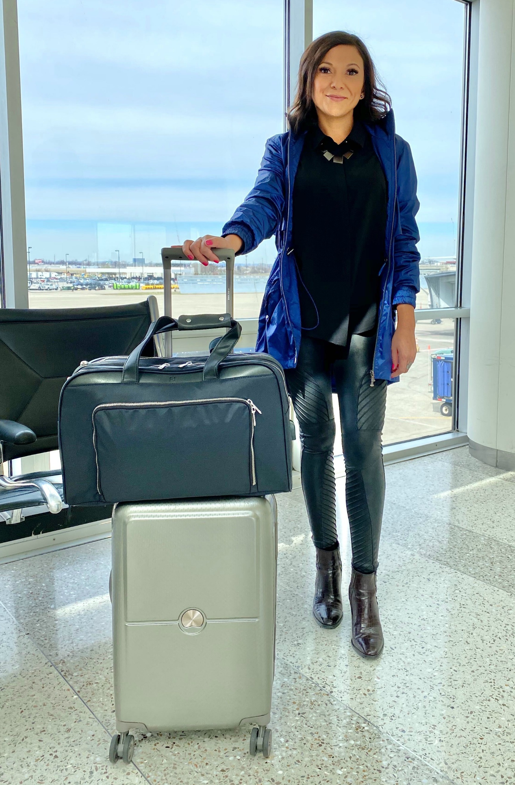 Best Airplane Outfit Ideas: 12 Chic (And Cozy!) Jetsetter Looks