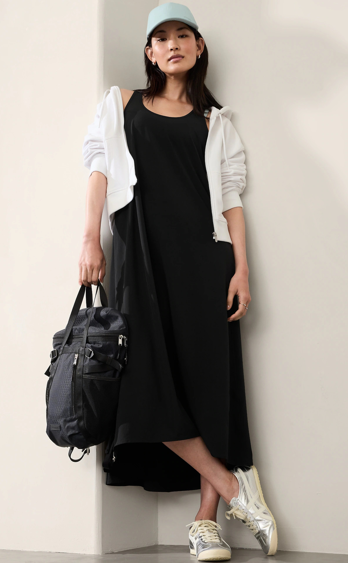 black-travel-dress