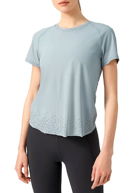 Best Moisture Wicking Shirts for Women: Stay Cool While Traveling
