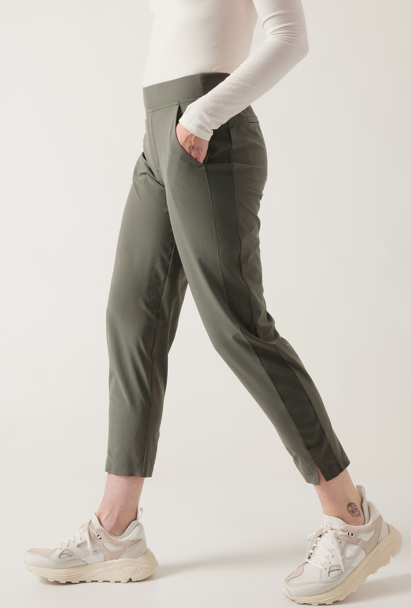 best-travel-pants-for-women