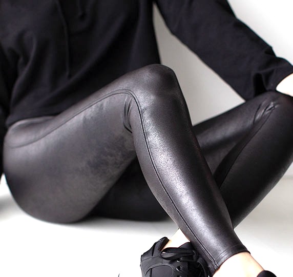 Why Spanx Faux Leather Leggings Awesome for Traveling