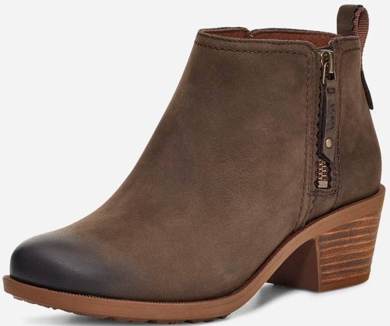 best-flat-boots-for-travel