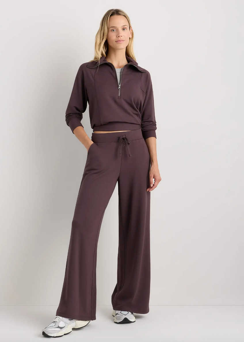 comfortable-airplane-flight-pants