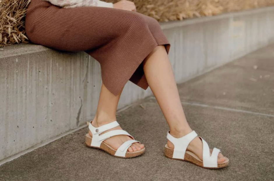 comfortable-walking-sandals