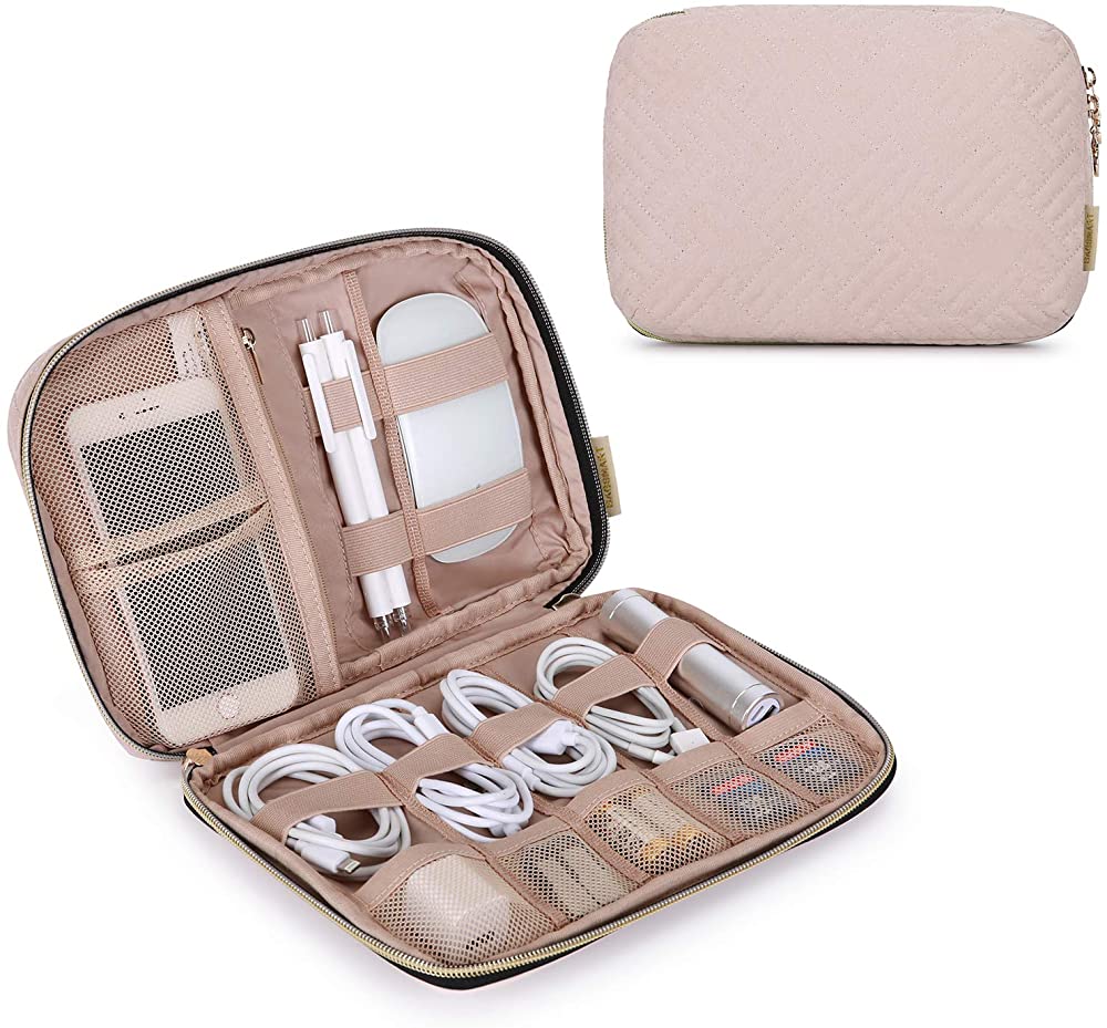 19 Awesome Travel Gift Ideas for Women